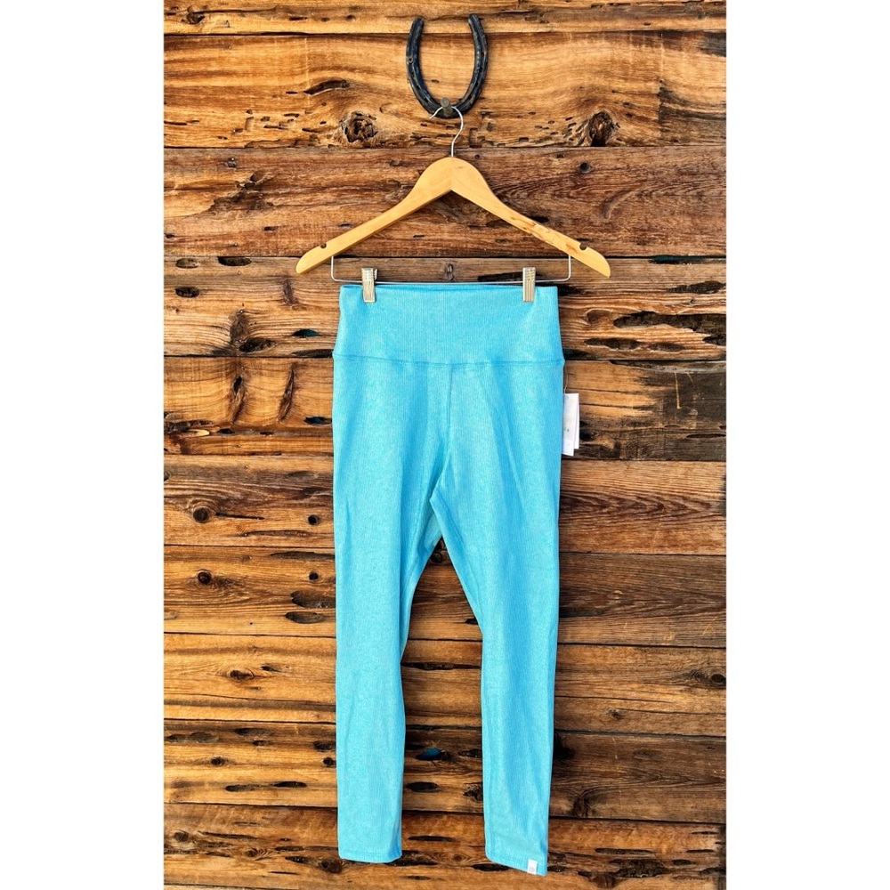 K-SWISS | NWT Stay Glossy Ice Sky Capri Leggings